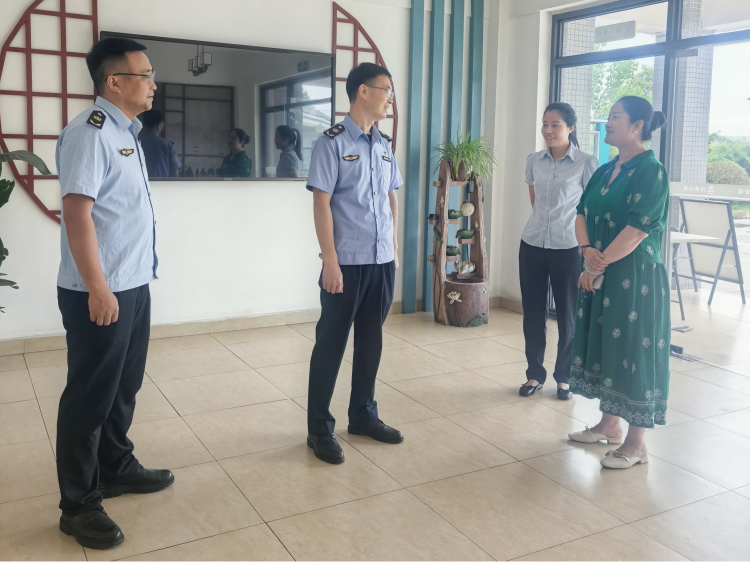 省交通執(zhí)法總隊第四支隊支隊長韋勇到繞西管理處檢查端午節(jié)期間安全保暢情況.png